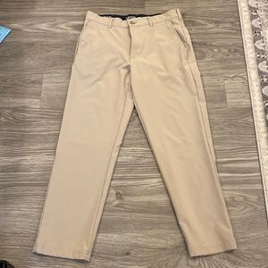 Men’s 32x30 Izod golf pants.
